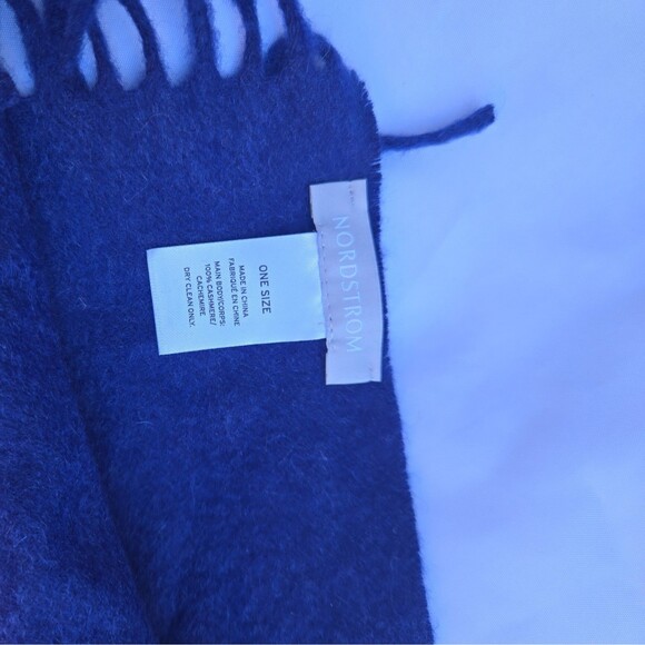 New Nordstrom Blue Scarf 100% Cashmere - Picture 2 of 7
